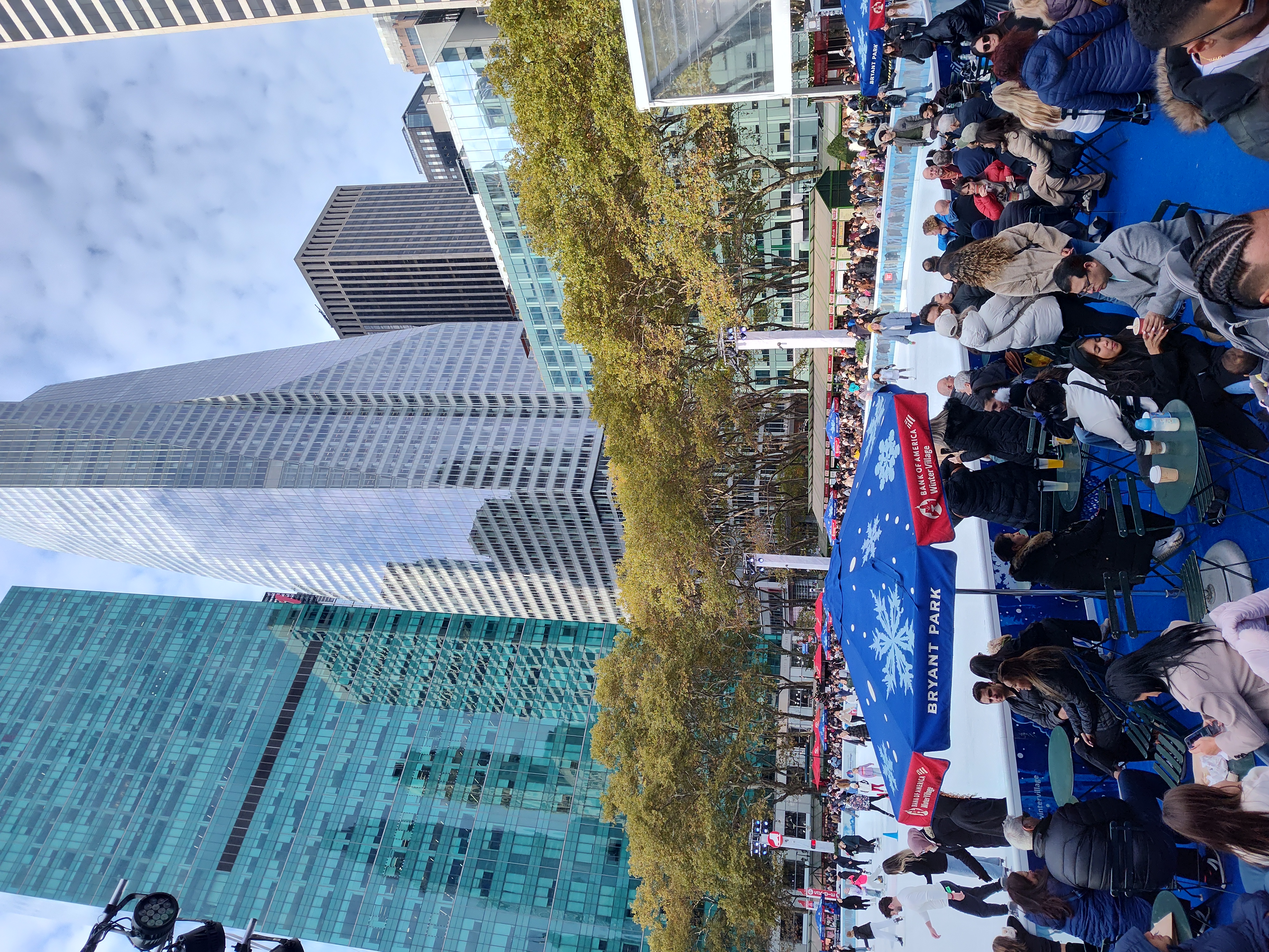 1 ブライアントパークのスケートリンクと、ホリデーショップ.jpg